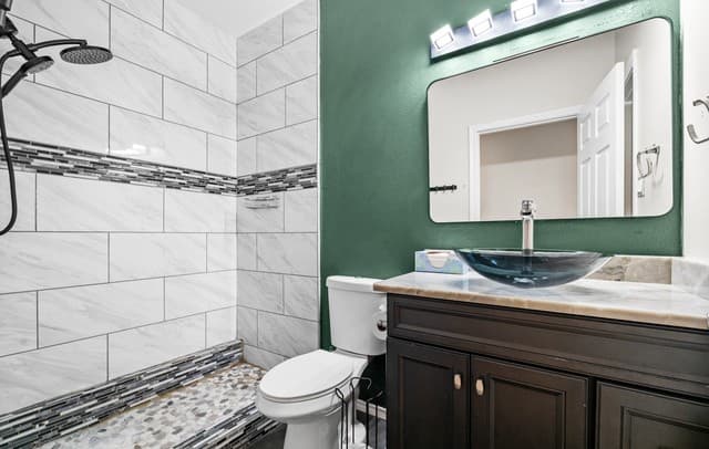 5-bedroom rental at 8502 Sarasota Woods in San Antonio, TX — photo 5