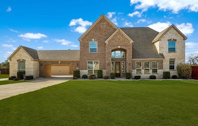5-bedroom rental at 588 Texas Bend in Castroville, TX — photo 1