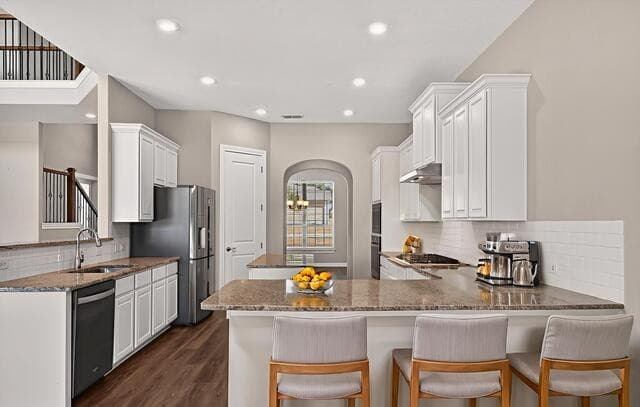 5-bedroom rental at 588 Texas Bend in Castroville, TX — photo 5