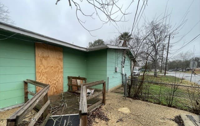 4-bedroom rental at 602 E Langley in Universal City, TX — photo 2