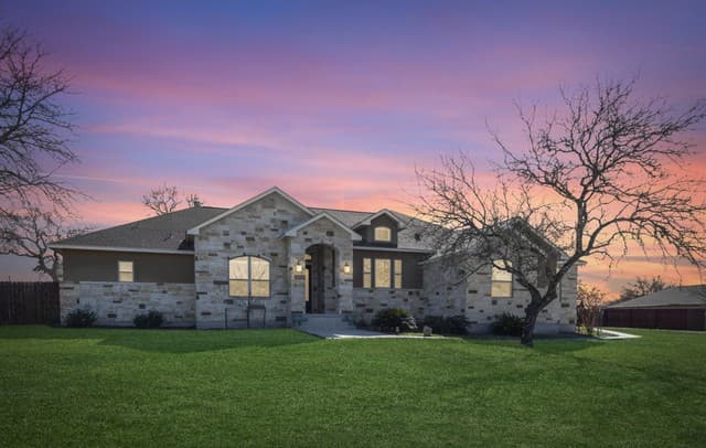 4-bedroom rental at 105 Bobby Lynn in Adkins, TX — photo 1