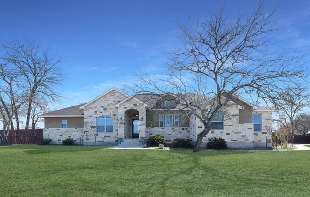 4-bedroom rental at 105 Bobby Lynn in Adkins, TX — photo 3