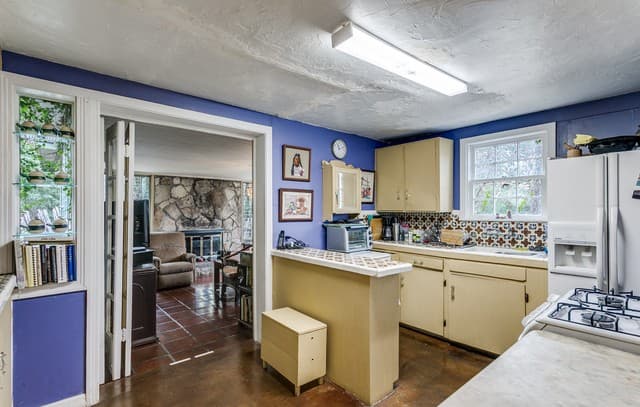 1-bedroom rental at 231 E Sunset in San Antonio, TX — photo 5