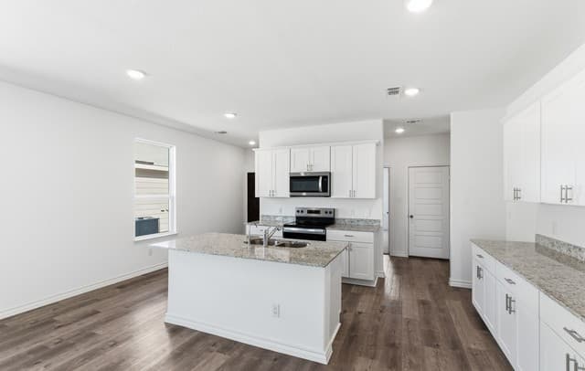 4-bedroom rental at 1130 Crane Court in Marion, TX — photo 5
