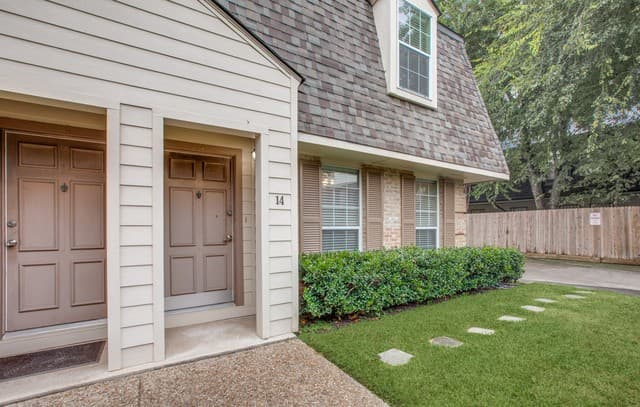 2-bedroom rental at 122 E Terra Alta Road Unit 14 in San Antonio, TX — photo 1