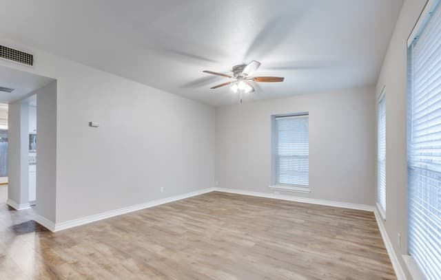 2-bedroom rental at 122 E Terra Alta Road Unit 14 in San Antonio, TX — photo 4
