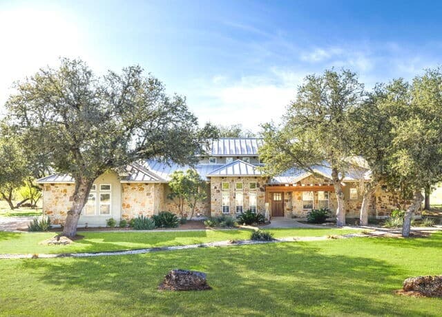 4-bedroom rental at 526 River Crossing in Spring Branch, TX — photo 1