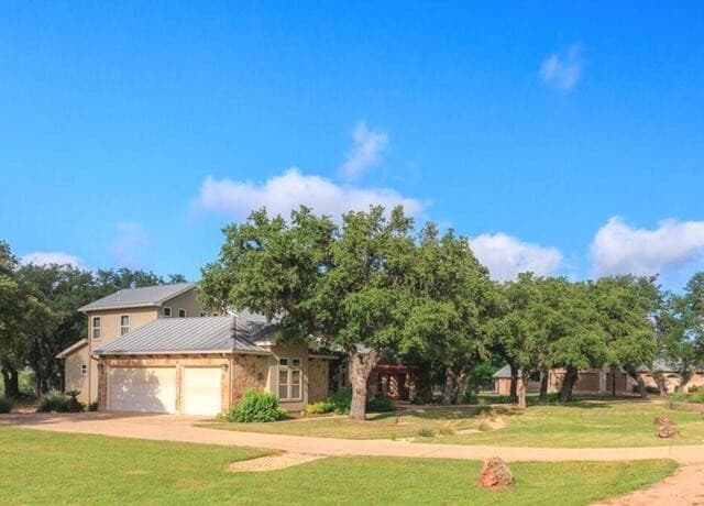 4-bedroom rental at 526 River Crossing in Spring Branch, TX — photo 2