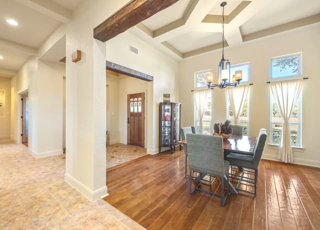 4-bedroom rental at 526 River Crossing in Spring Branch, TX — photo 4