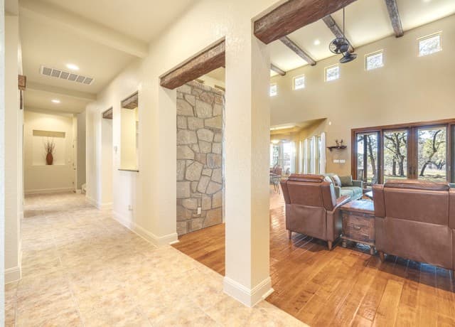 4-bedroom rental at 526 River Crossing in Spring Branch, TX — photo 5