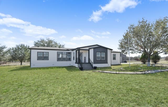 4-bedroom rental at 175 Ranch Country in La Vernia, TX — photo 1