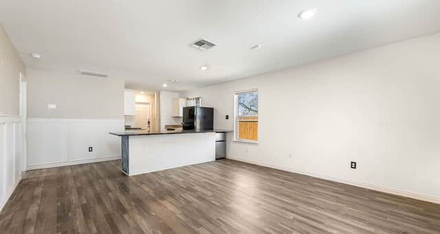 3-bedroom rental at 225 Virginia in Pleasanton, TX — photo 5
