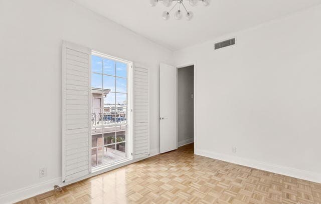 2-bedroom rental at 7707 Broadway Unit 12 in San Antonio, TX — photo 5