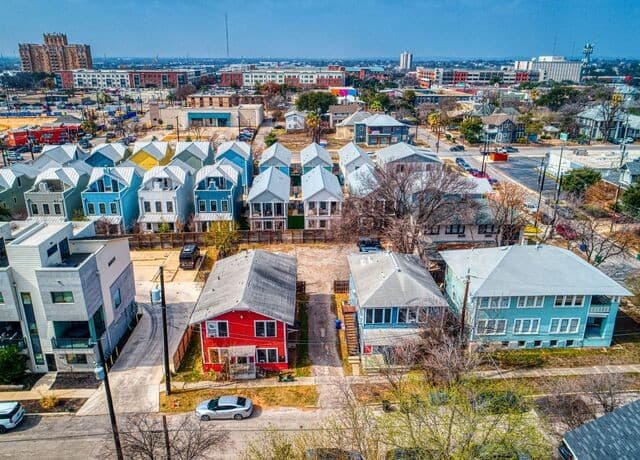 rental at 215 AND 219 Paschal St in San Antonio, TX — photo 4