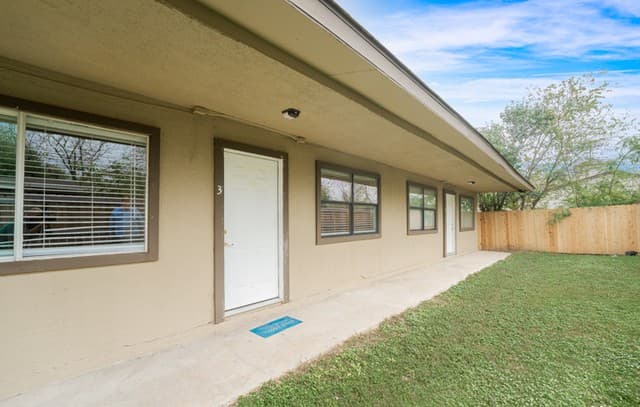 2-bedroom rental at 522 Altitude Unit 3 in San Antonio, TX — photo 3