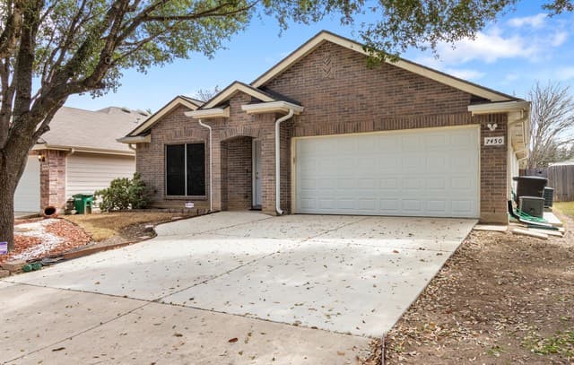4-bedroom rental at 7450 Obbligato in San Antonio, TX — photo 2