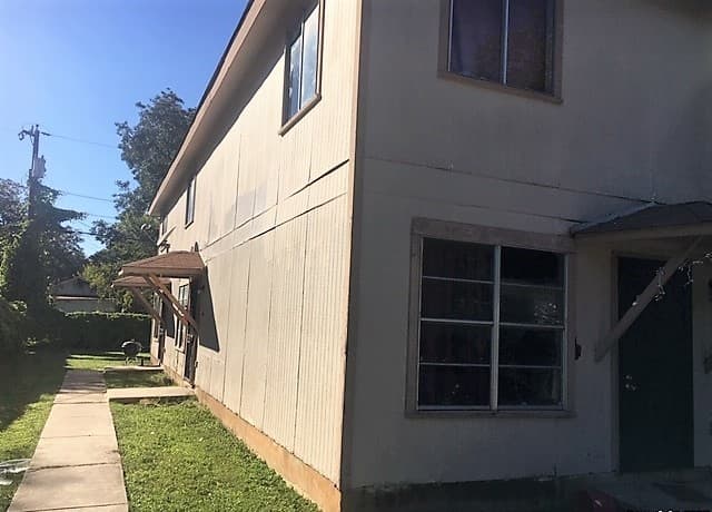 2-bedroom rental at 5113 Sierra Unit 2 in San Antonio, TX — photo 2