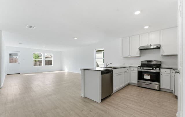 3-bedroom rental at 7638 Nessie Trails in San Antonio, TX — photo 1