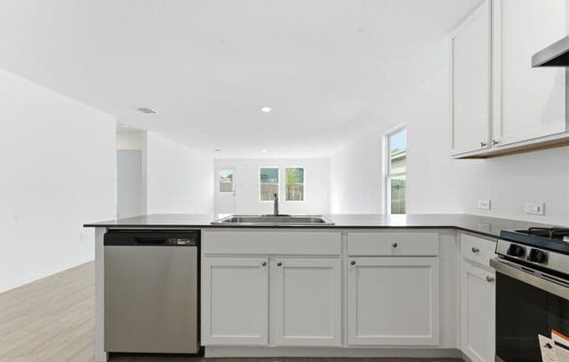 3-bedroom rental at 7638 Nessie Trails in San Antonio, TX — photo 2