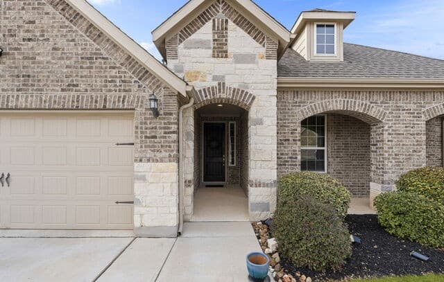 4-bedroom rental at 3011 Bright Skies in San Antonio, TX — photo 4