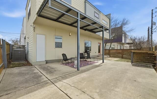 1-bedroom rental at 716 N Cherry in San Antonio, TX — photo 5