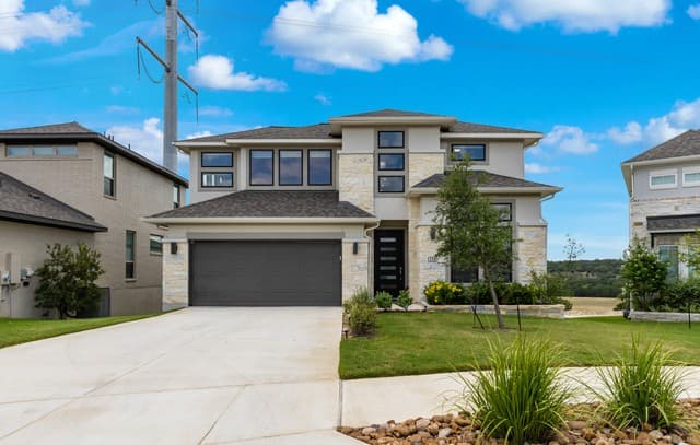 4-bedroom rental at 250 Navarro in Boerne, TX — photo 3