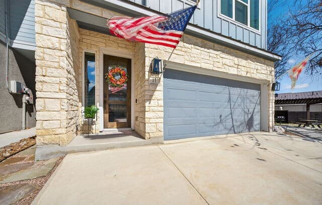 3-bedroom rental at 5843 Whitby #11 in San Antonio, TX — photo 3