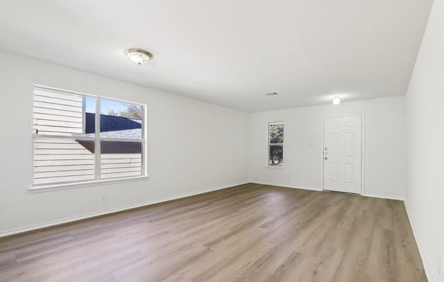 3-bedroom rental at 12918 Thomas Sumter St in San Antonio, TX — photo 3