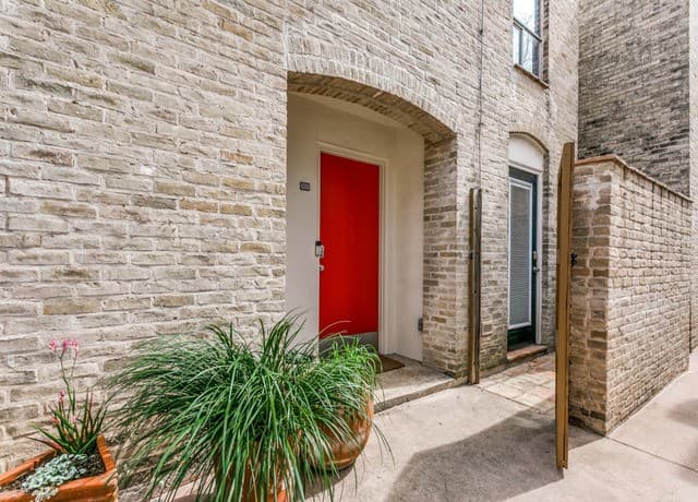 2-bedroom rental at 185 Terrell Rd Unit 101 in San Antonio, TX — photo 1