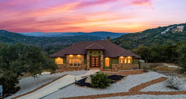 4-bedroom rental at 9889 Cash Mountain in Helotes, TX — photo 5
