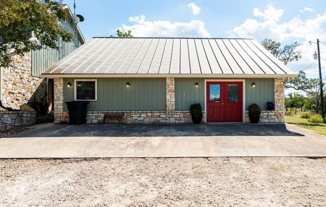 4-bedroom rental at 43 High Street in Comfort, TX — photo 3