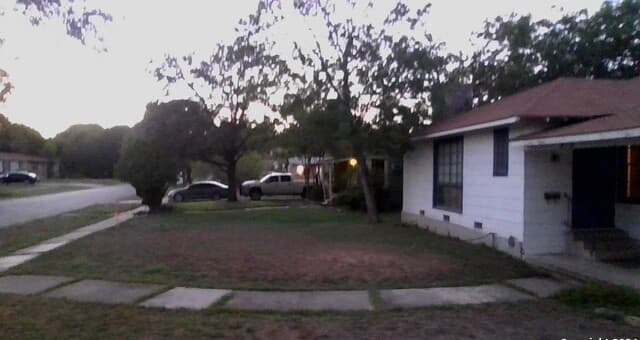 4-bedroom rental at 415 North in San Antonio, TX — photo 5