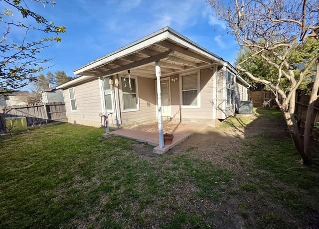 3-bedroom rental at 5231 Canary in San Antonio, TX — photo 5