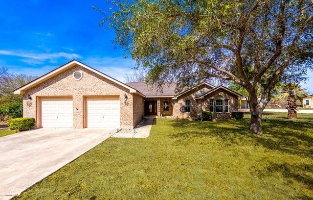 4-bedroom rental at 248 Hunters Dawn Dr in La Vernia, TX — photo 3