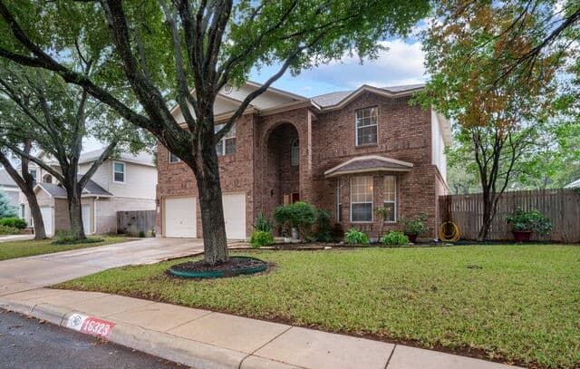 3-bedroom rental at 16323 Rangerider in San Antonio, TX — photo 3