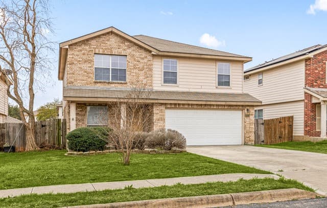 5-bedroom rental at 10111 Sparrow Way in Universal City, TX — photo 2