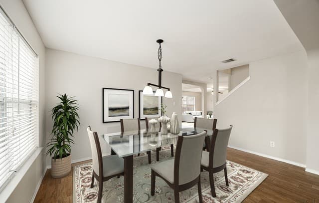 5-bedroom rental at 10111 Sparrow Way in Universal City, TX — photo 5