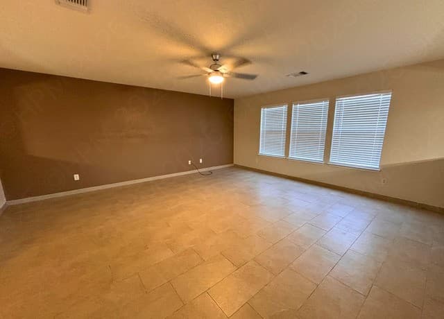 4-bedroom rental at 3405 Whisper Hvn in Schertz, TX — photo 5