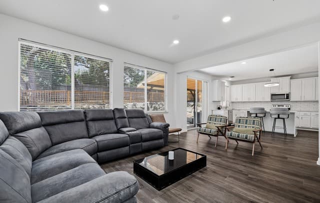 4-bedroom rental at 52 Greens Shade in San Antonio, TX — photo 2