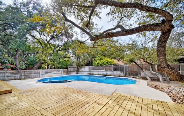 3-bedroom rental at 13003 Chateau Forest in San Antonio, TX — photo 2