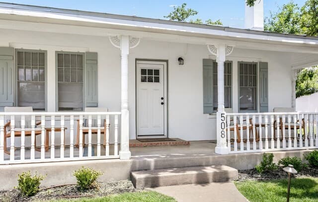 4-bedroom rental at 508 N Orange St in Fredericksburg, TX — photo 5