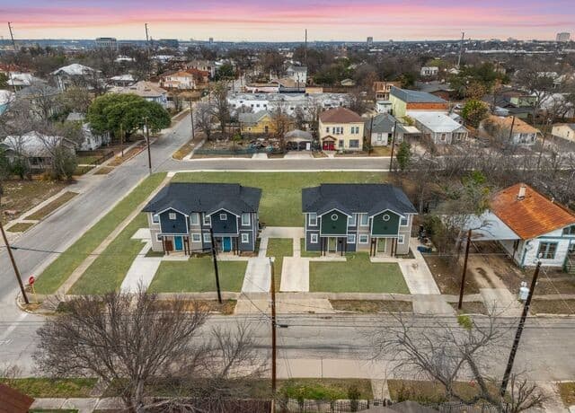 rental at 903/907 Dawson in San Antonio, TX — photo 1
