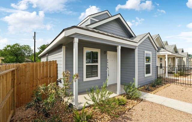 3-bedroom rental at 2916 Martin Luther King in San Antonio, TX — photo 2