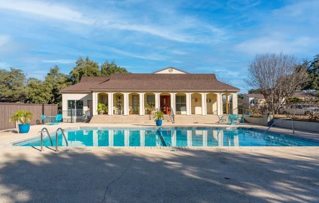 3-bedroom rental at 8702 Village Unit 106 in San Antonio, TX — photo 3