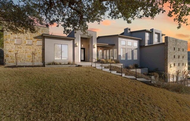 3-bedroom rental at 9802 Autumn Canyon in San Antonio, TX — photo 2