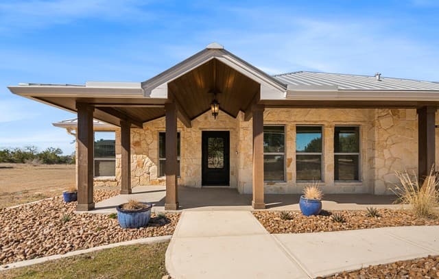 4-bedroom rental at 169 Nueces in Boerne, TX — photo 4