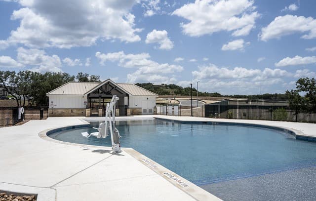 4-bedroom rental at 142 Crow Cove in Boerne, TX — photo 4