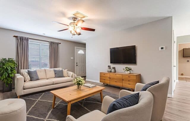 3-bedroom rental at 3854 Wetmore Knoll in San Antonio, TX — photo 3