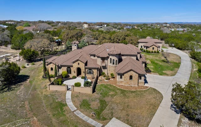 6-bedroom rental at 104 Falcon Crst in Boerne, TX — photo 1