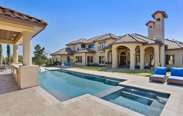6-bedroom rental at 104 Falcon Crst in Boerne, TX — photo 3